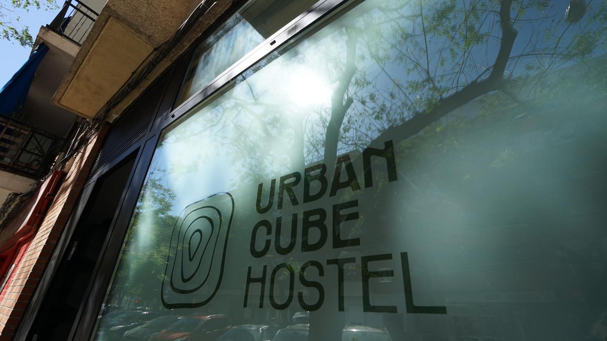 Urban Cube Hostel Sevilla Exteriör bild