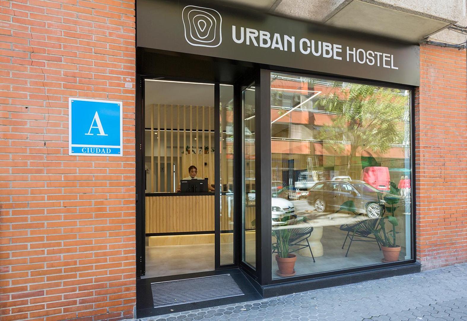 Urban Cube Hostel Sevilla Exteriör bild